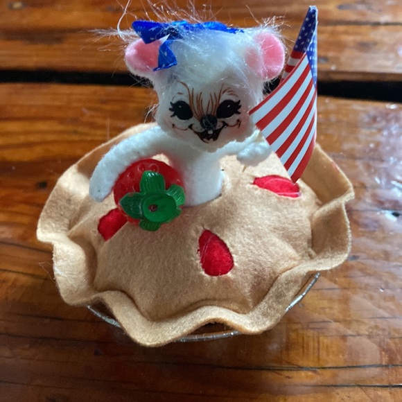 Valentine’s Annalee dolls - Picture 3 of 4